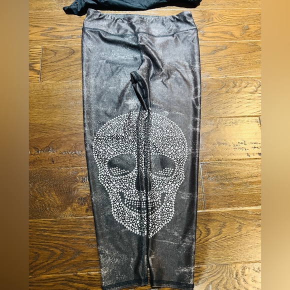 Black Skull Print leggings - Picture 4 of 6